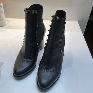 Valentino ROCKSTUD GRAINY CALFSKIN ANKLE BOOT 80 MM